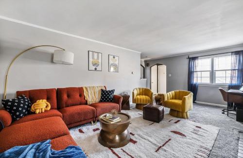 Upper St. Clair Casa | Eclectic 4Bed with BBQ-Firepit-Games-secretGarden & 7 mile to Downtown