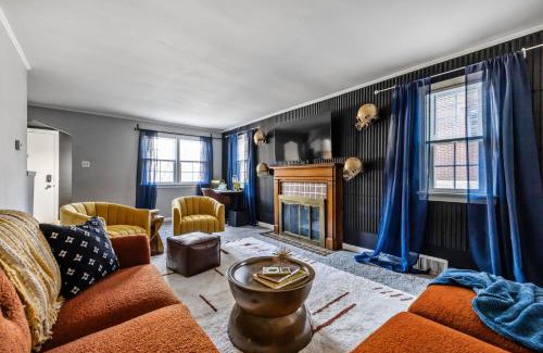 Upper St. Clair Casa | Eclectic 4Bed with BBQ-Firepit-Games-secretGarden & 7 mile to Downtown