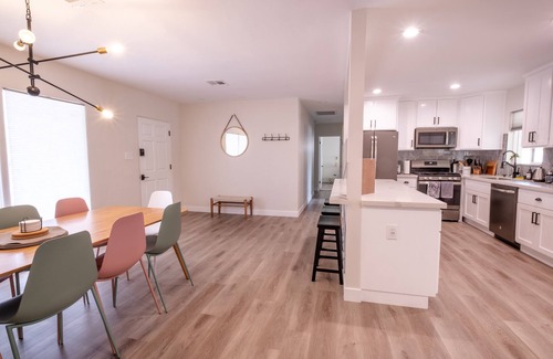 Camelback East Casa | 🌵 Eclectic 5BR Uptown Retreat 🌵 Pool ⭐ Giant Chess ⭐ Office ⭐ BBQ ⭐ Fire Pit ⭐