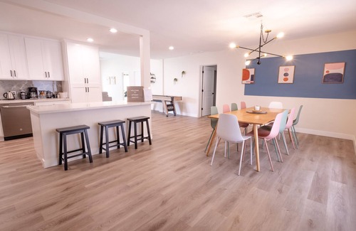 Camelback East Casa | 🌵 Eclectic 5BR Uptown Retreat 🌵 Pool ⭐ Giant Chess ⭐ Office ⭐ BBQ ⭐ Fire Pit ⭐