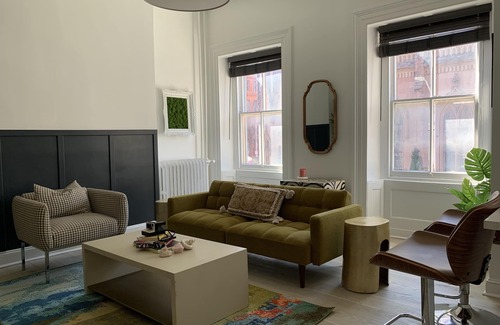 Mount Vernon Apartamento | Eclectic, Bold, & Cozy 1-Bedroom Apartment in Artsy Neighborhood