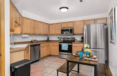 Southside Casa | Eclectic Condo 5-min to Meow Wolf