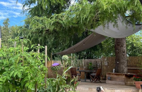 Floressas Casa | Eclectic couples escape in the country with hot tub, vineyards. Pet Friendly!