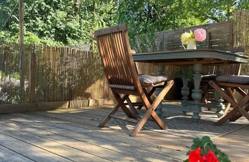 Floressas Casa | Eclectic couples escape in the country with hot tub, vineyards. Pet Friendly!