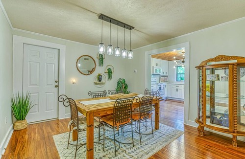 Mentone Cabaña | Eclectic Cozy Cottage walking distance to downtown