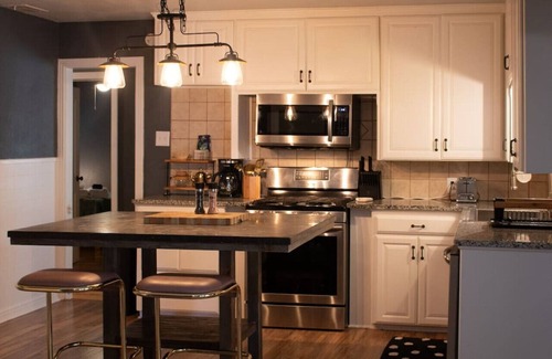 Abilene Cabaña | Eclectic Design| Hot Tub| Fire Pit| Pickleball