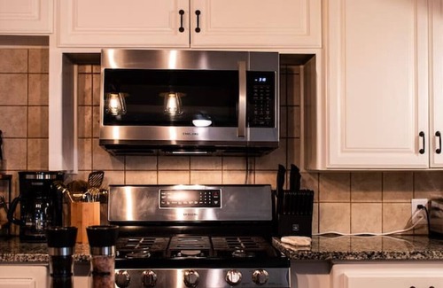 Abilene Cabaña | Eclectic Design| Hot Tub| Fire Pit| Pickleball