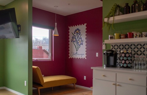 Chattanooga Casa | Eclectic, dog-friendly townhome located at the base of Lookout Mountain.