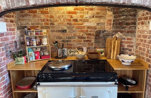 Blandford Saint Mary Casa | Eclectic Dorset Country House, Hot Tub, Pool Table, Movie Room,12 guests & pets