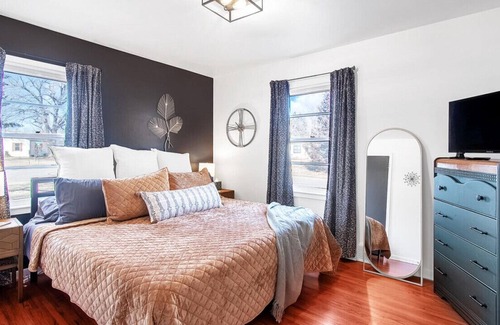 Wichita Casa | Eclectic Escape - Cozy, King