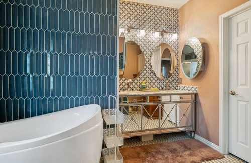 Kyle Casa | Eclectic Oasis: Artful & Colorful Comfort