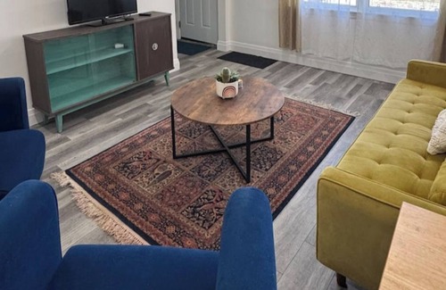 London Casa | Eclectic Old East 3BD in Entertainment District