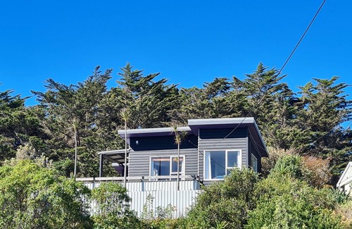 Waitarere Beach Cabaña | Eclectic real kiwiana bach