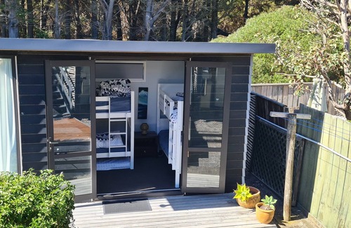 Waitarere Beach Cabaña | Eclectic real kiwiana bach