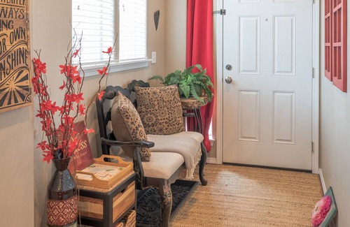 Old Farm District Casa | Eclectic SE Bend home ~ Close to Shopping ~ Close to Old Mill