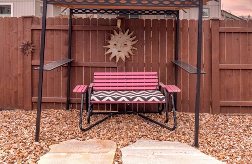 Old Farm District Casa | Eclectic SE Bend home ~ Close to Shopping ~ Close to Old Mill