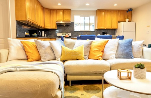 Menlo Park Casa | Eclectic Tech and Family Friendly with Gaming 5 min Walk to Meta in Menlo Park