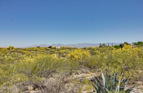 Tucson Casa | Eclectic Tucson Home 2 Mi to Saguaro National Park