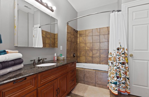 Benton Park Apartamento | Eclectic, Vibrant, Massive Gem right off the Park!
