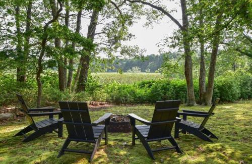 Wellfleet Casa | Eclectic Wellfleet Style Home near Lt Island