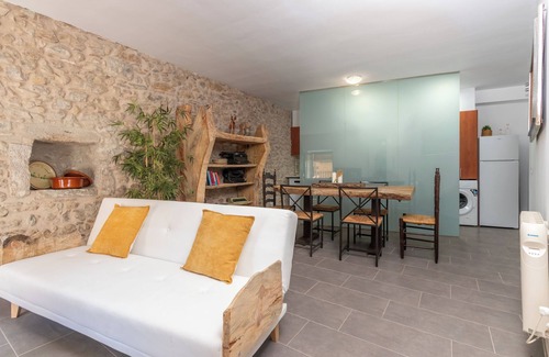 Sant Jordi Desvalls Apartamento | Eco-Apartament Costa Brava
