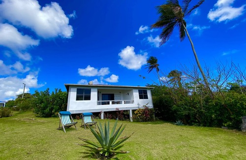 Calibishie Cabaña | Cabañas Sea Cliff # 5. Una casa de vacaciones totalmente equipada con una gran vista al mar.