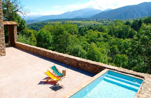 Bellver de Cerdanya Villa | Histórica Eco Villa en el corazón de los Pirineos con piscina privada
