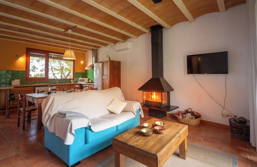 Llado Cabaña | Casa rural en Alt Empordà. Piscina, jardines y bonitas vistas