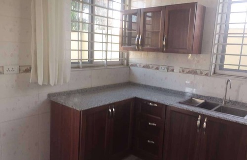 Roman Ridge Casa | Eco-Friendly 3-floor Townhouse