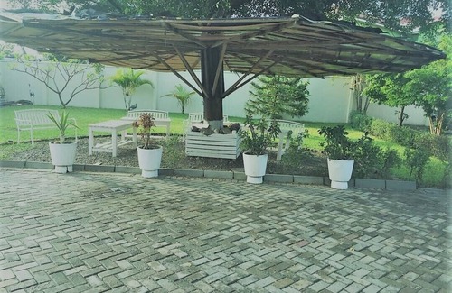 Roman Ridge Casa | Eco-Friendly 3-floor Townhouse