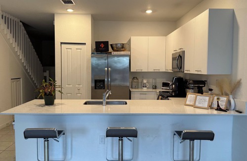 Seybold Casa | Eco friendly and relaxing 4-bedroom townhome in vibrant North Miami