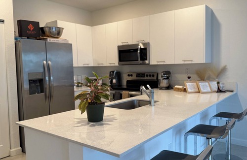 Seybold Casa | Eco friendly and relaxing 4-bedroom townhome in vibrant North Miami