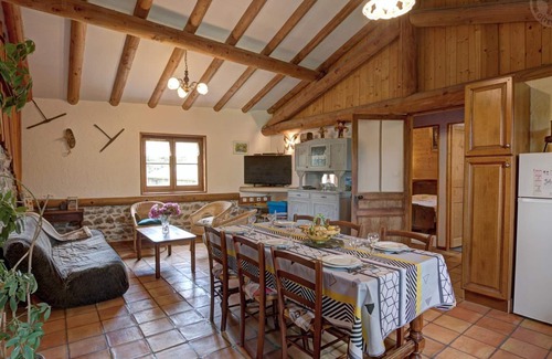 Chalmazel-Jeansagniere Cabaña | Casa Rural Ecológica a 10 min de Pistas con Wi-Fi y Entorno Tranquilo