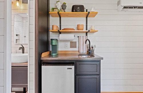 Camas Casa | Eco Friendly Tiny Container Home Retreat