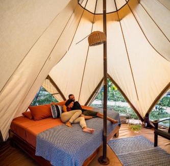 Dominical Otro | Eco Luxe Glamping Nest #11 - King Bed at Holos