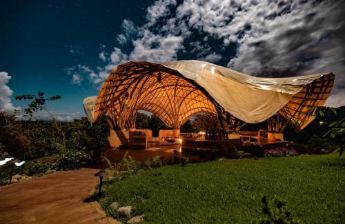 Dominical Otro | Eco Luxe Glamping Nest #2 - 2 Queen Beds at Holos