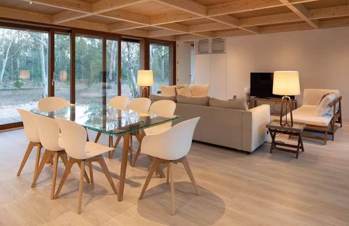 Penina Villa | Eco-villa inside a signature golf course. Enjoy outdoor showers and jacuzzi.
