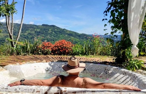 San Rafael Cabina | EcoLodge en finca tradicional campesina con café, naturaleza y río privado