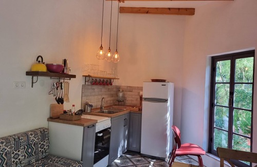 Setenil de las Bodegas Casa | Ecological and sustainable, idyllic river valley - family house for 5