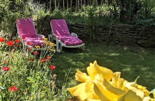 Setenil de las Bodegas Casa | Ecological and sustainable, idyllic river valley - family house for 5