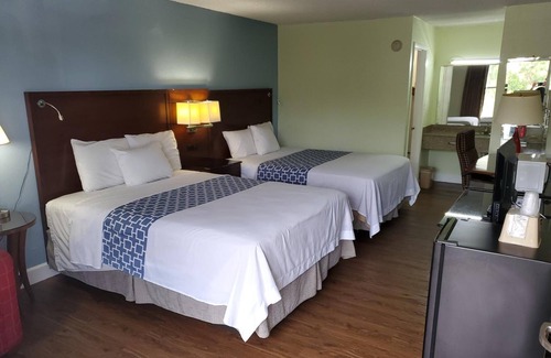 National Gardens Hotel | Econo Inn