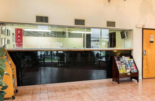 Clinton Cabina | Econo Lodge Andrews AFB
