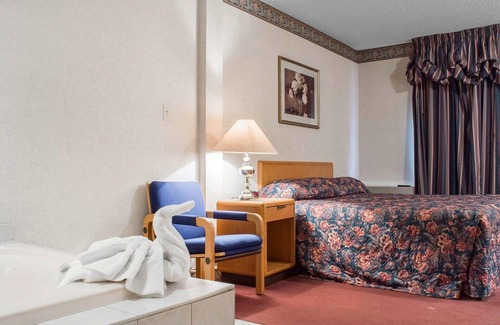 Niagara Falls Hotel | Econo Lodge By The Falls