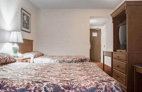 Niagara Falls Hotel | Econo Lodge By The Falls