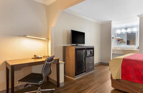 Byron Cabina | Econo Lodge Byron - Warner Robins