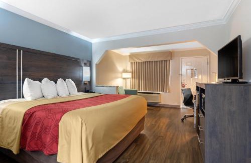Byron Cabina | Econo Lodge Byron - Warner Robins