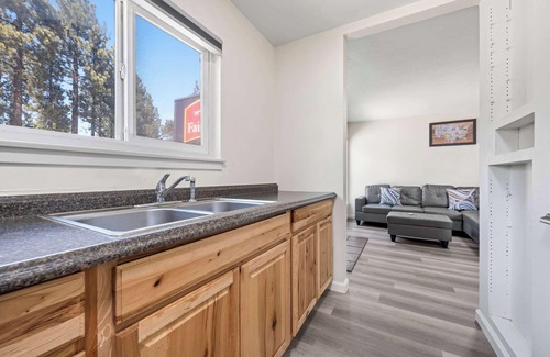 South Lake Tahoe Hotel | Econo Lodge Inn & Suites Heavenly Village Area