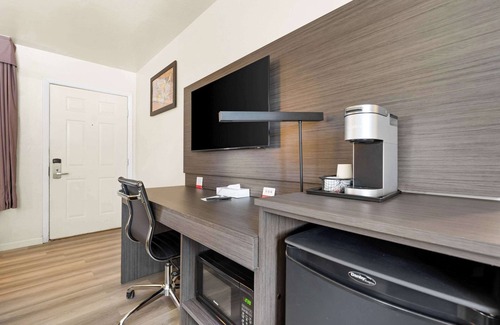 South Lake Tahoe Hotel | Econo Lodge Inn & Suites Heavenly Village Area