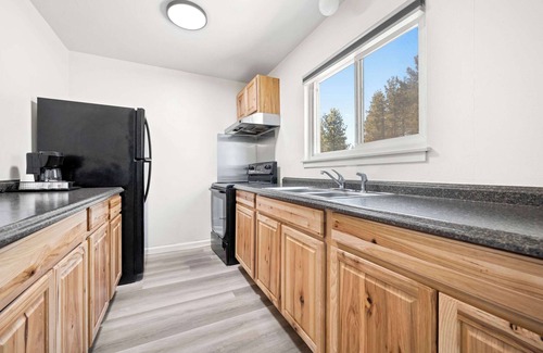 South Lake Tahoe Hotel | Econo Lodge Inn & Suites Heavenly Village Area