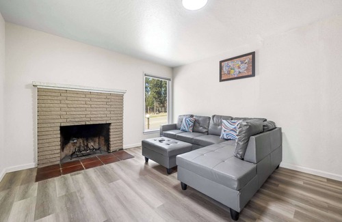 South Lake Tahoe Hotel | Econo Lodge Inn & Suites Heavenly Village Area